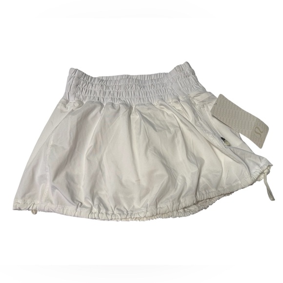 Lululemon white tracker skort size XS/4 brand new - Picture 1 of 12